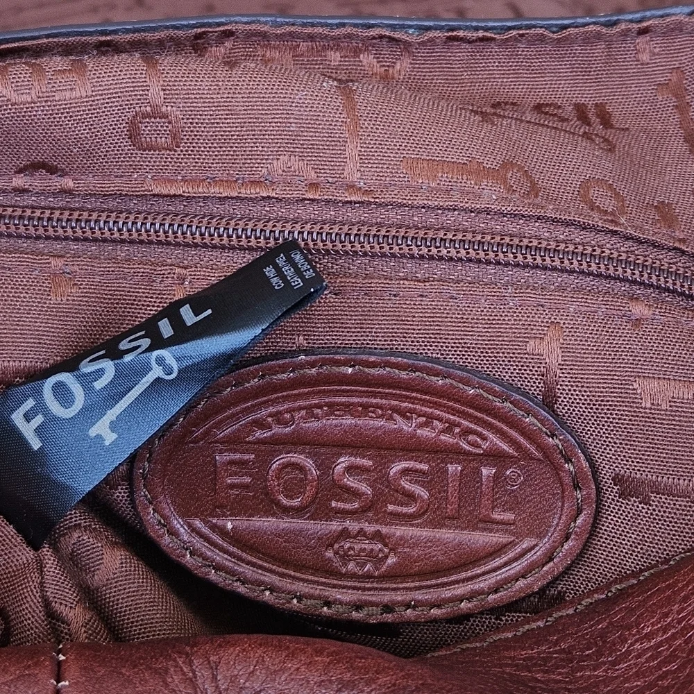 Fossil Vintage Crossbody Brown Leather Crossbody Bag Key Charm Flap Purse Bag